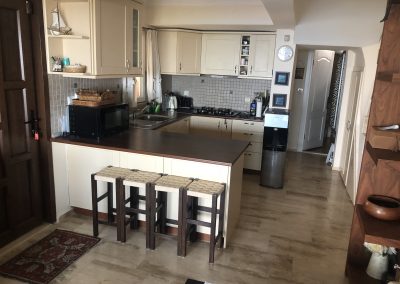 Kitchen and breakfast bar